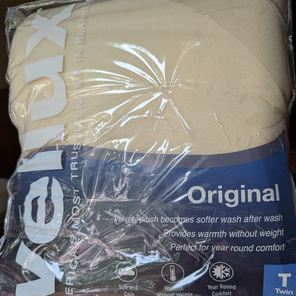 Original Plush Cream Blanket - Picture 2 of 4